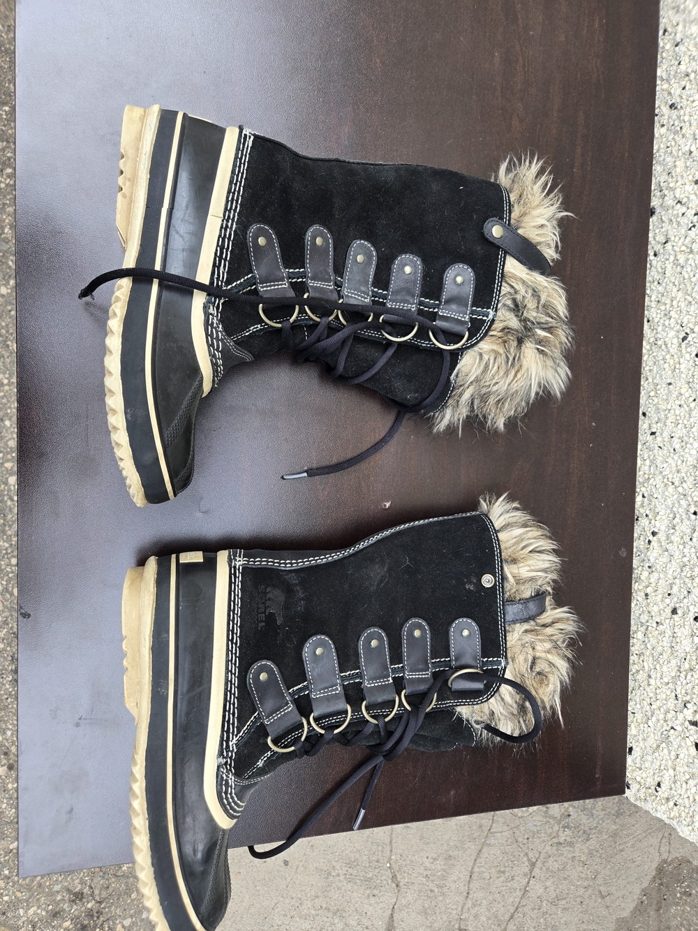 Sorel Size 8 Black and Tan Joan of Arc Faux-Fur Trim Lace-Up Winter Boots